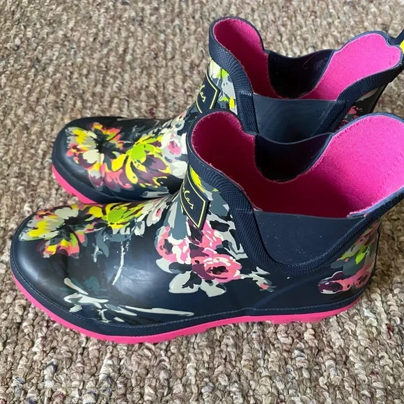 Joules Wellibob- Floral Print Rain or Winter Boots - Picture 2 of 3